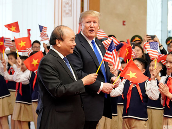 Video: Tổng thống Mỹ Donald Trump khen trụ sở Chính phủ