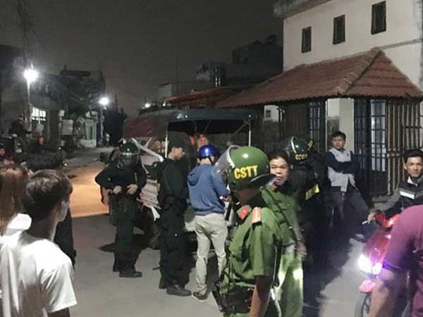 Tạm giữ nghi can 42 tuổi chém người vô cớ ở Sài Gòn