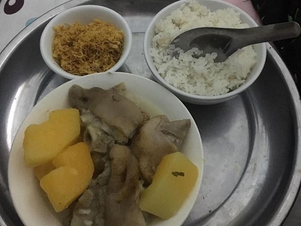 Than thở mẹ chồng nấu cơm cữ đầy ắp móng giò, nàng dâu bị 'ném đá' nhưng lại được đồng cảm khi tiết lộ điều này