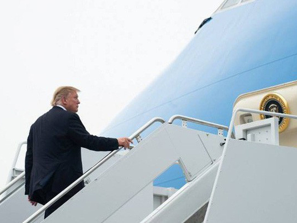 Trên đường trở về Mỹ, ông Trump dành lời cảm ơn chân thành tới người dân Việt Nam