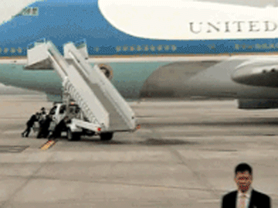 Xe thang của Mỹ chết máy, đặc vụ phải hợp sức đẩy khỏi Air Force One