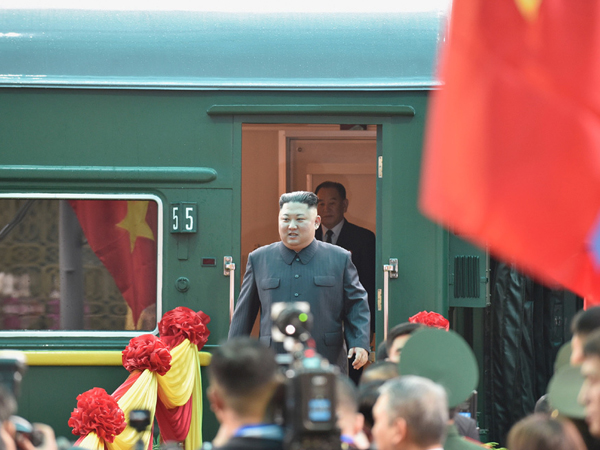 Lý do tàu bọc thép của ông Kim Jong-un chỉ dừng ga Đồng Đăng