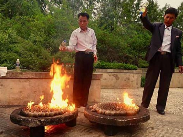 Nghêu nướng xăng - đặc sản Triều Tiên ngon khó cưỡng