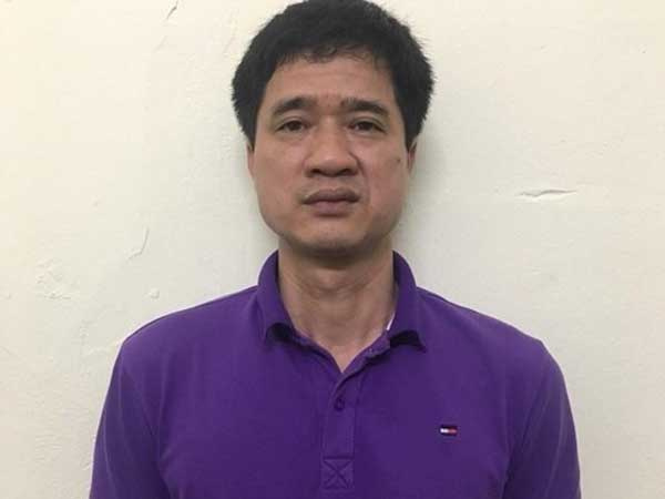 Nghi vợ cặp bồ, gã trai cầm rìu bổ vào đầu 'tình địch'