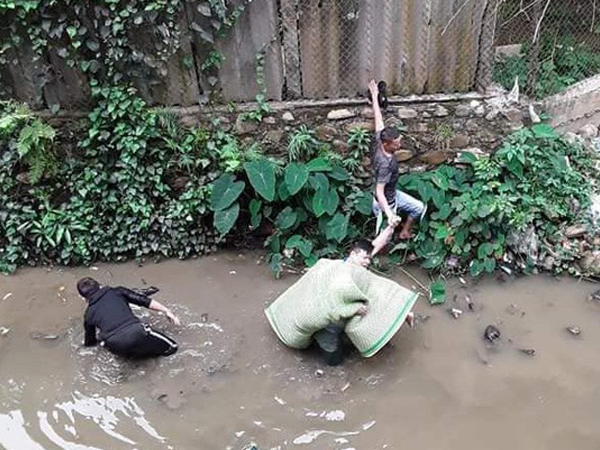 Yên Bái: Kéo điện lưới trong nhà ra suối chích cá, người đàn ông bị điện giật tử vong