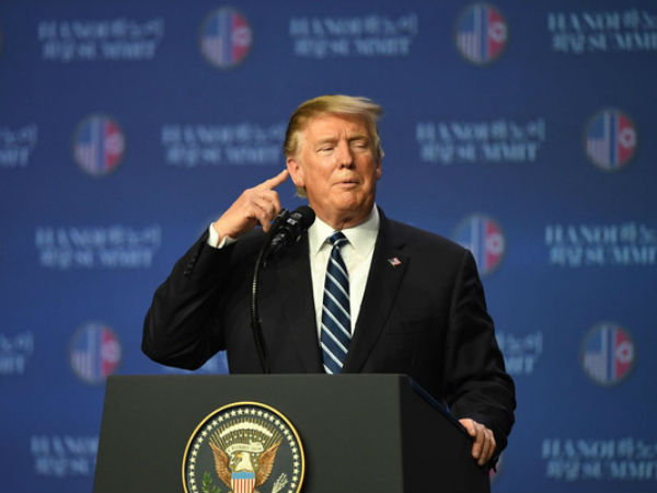 Giữa 'tâm bão' ở quê nhà, vì sao TT Trump bất ngờ nhận được lời ngợi khen hiếm hoi của phe Dân chủ?