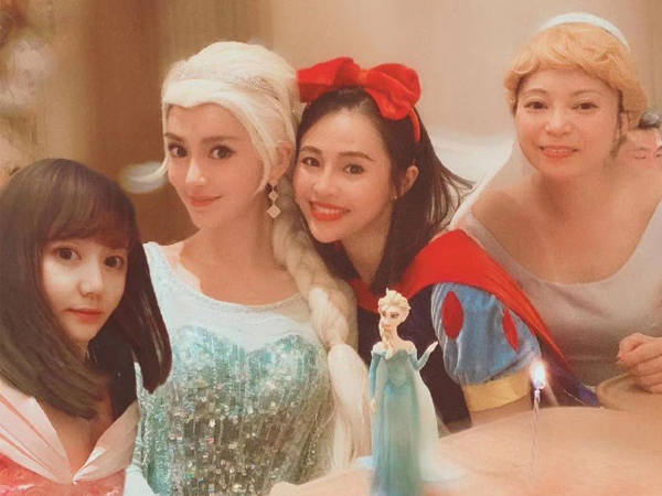 Sinh nhật hoành tráng của Angela Baby: Nữ chính cosplay Elsa, dàn bạn 'quẩy' hết mình, nhưng ông xã không có mặt?