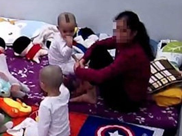 Vụ camera ghi lại cảnh giúp việc tát, quật ngã bé trai 2 tuổi ở Hà Nội: 'Tôi đối xử với bà ấy không thiếu thứ gì'