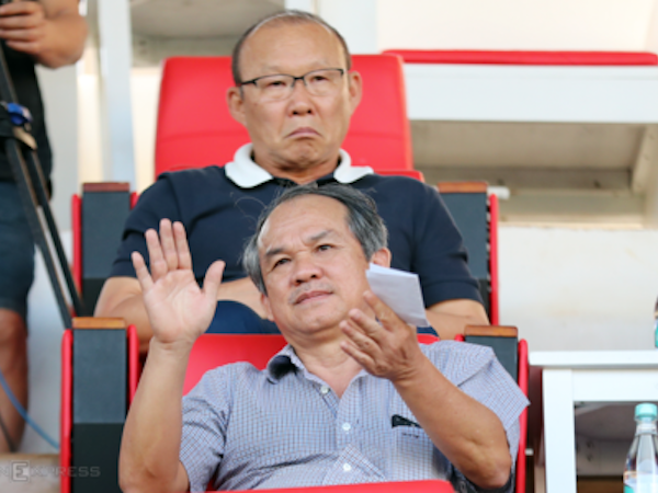 Bầu Đức: ‘V-League đã ít tiêu cực hơn’