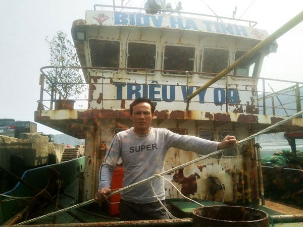 Hà Tĩnh: Tàu lớn 16 tỷ ôm bờ, ông chủ thắt ruột trả lãi 150 triệu/tháng