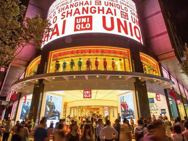 Uniqlo và các hàng bán lẻ đua nhau thu thập dữ liệu người tiêu dùng