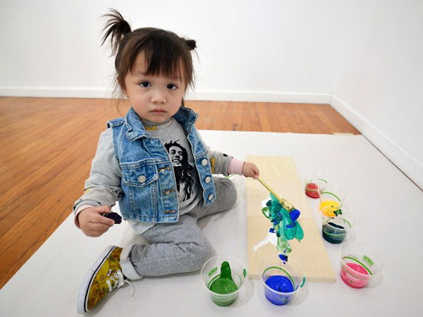 Vẫn còn đeo bỉm, tranh của 'Picasso tí hon' đã đem về hàng nghìn USD mỗi bức