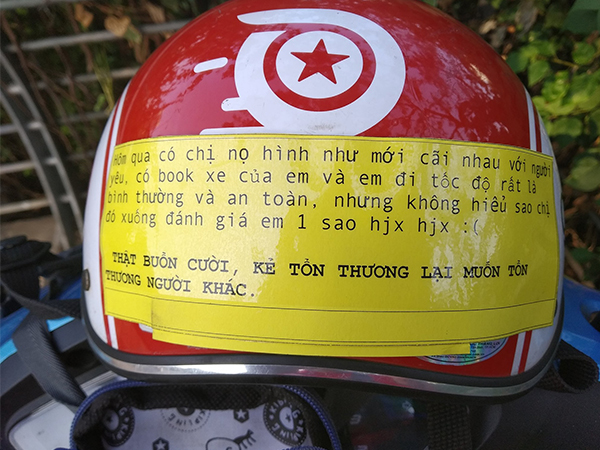 Anh xe ôm công nghệ than thở dù chạy an toàn vẫn bị đánh 1 sao chỉ vì khách cãi nhau với người yêu: 'Kẻ tổn thương lại muốn tổn thương người khác'