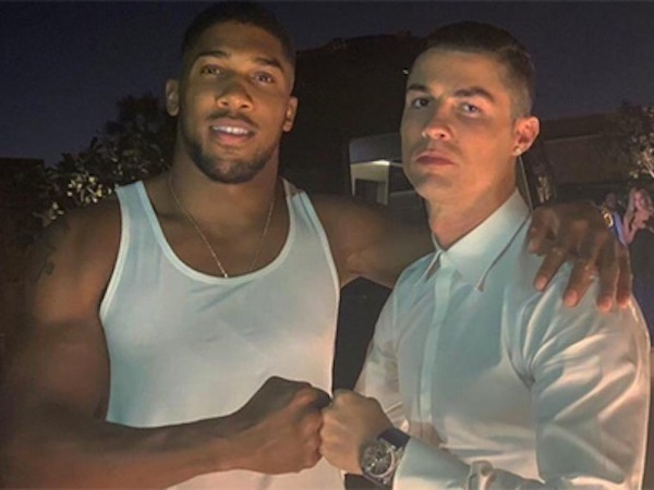 Anthony Joshua gặp vạ vì ngưỡng mộ Ronaldo