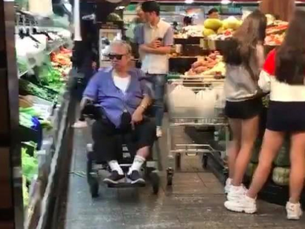 Bất ngờ trước cảnh tượng già nua tiều tụy của ngôi sao võ thuật Hồng Kim Bảo