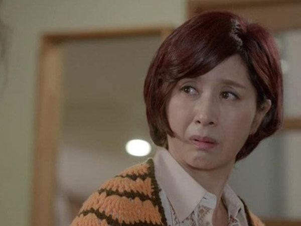 Mẹ chồng cũ đến đòi 3 chỉ vàng cưới, nàng dâu chỉ đưa bà xem một mảnh giấy mà khiến bà quay ngoắt về luôn