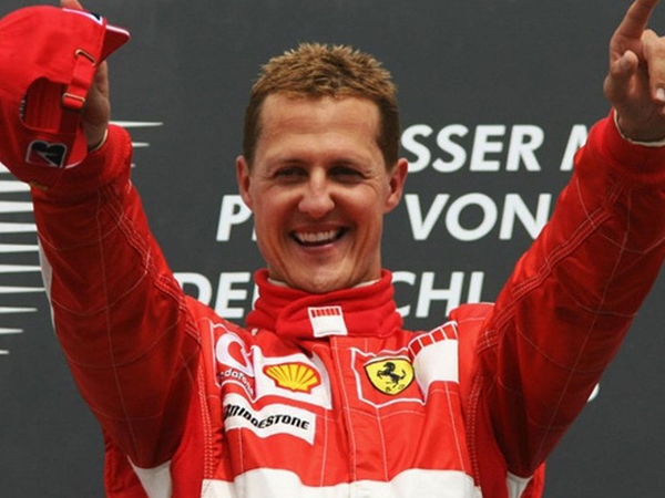 Michael Schumacher lần đầu xuất hiện sau 6 năm chiến đấu với Tử thần