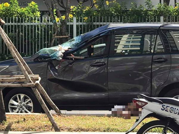 TP.HCM: Người đàn ông ngoại quốc rơi từ tầng 49 xuống mui xe ô tô, tử vong tại chỗ