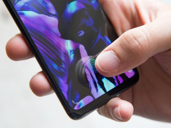 Cảm biến vân tay siêu âm Galaxy S10 lệch về bên trái