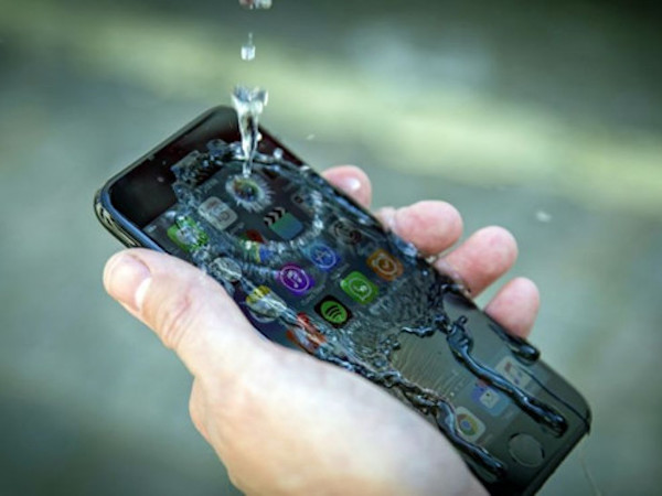iPhone 11 có thể dùng được dưới nước?