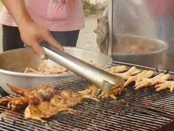 Phát hiện gà thối tại trường mầm non vướng nghi án đồ ăn có sán