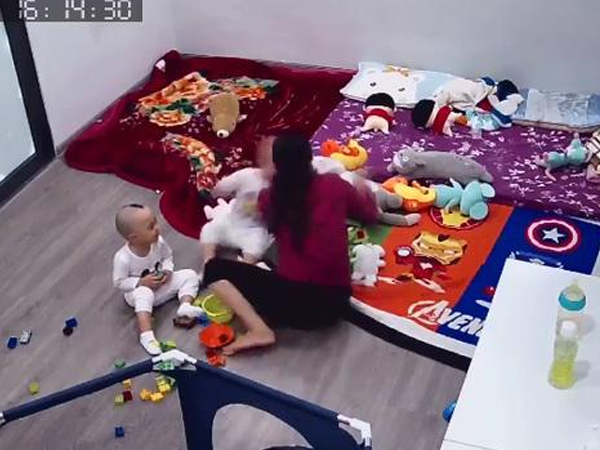 Thắt lòng chia sẻ của bà mẹ có con 23 tháng tuổi bị người giúp việc bạo hành