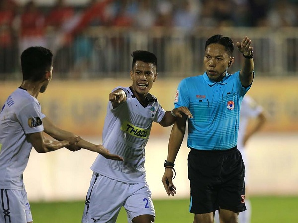Thua tan nát trước Sài Gòn, Giám đốc điều hành HAGL lên facebook đòi penalty cho đội nhà