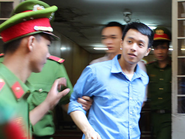 Cụ bà 71 tuổi thuê người bắn 'tình trẻ' ở Sài Gòn hầu tòa