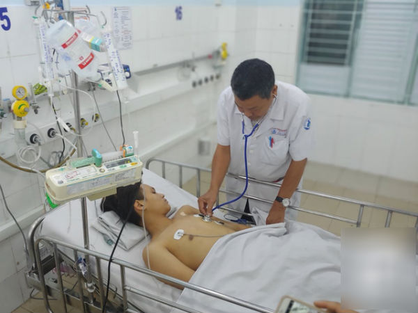 Thương tâm: Mẹ cầm xe, vay gần 200 triệu đồng níu mạng con trai nguy kịch sau cơn sốt cao
