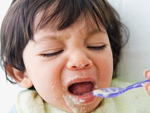 Bé 2 tuổi tử vong sau bữa ăn cháo tại nhà trẻ