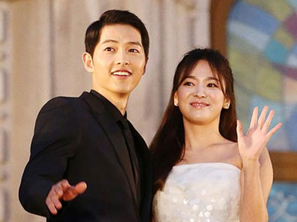 Ngọt ngào như Song Song giữa tâm bão: Song Joong Ki vội về nhà gặp Song Hye Kyo để mừng ngày 8/3?