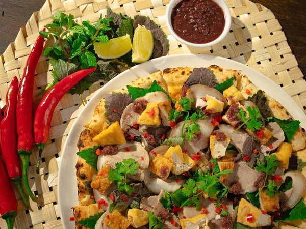 Pizza bún đậu mắm tôm gây tranh cãi: Biến tấu hợp lý hay nhân một đằng, bánh một nẻo?