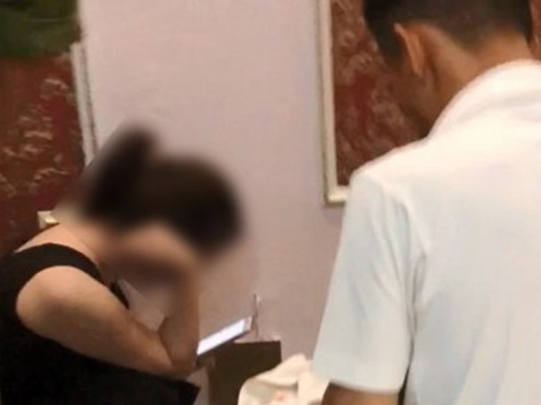 Vụ cô giáo ở chung phòng với nam sinh lớp 10: Việc chứng minh tội danh không đơn giản?