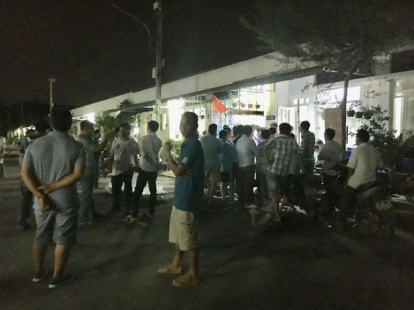Đi làm về, chồng tá hỏa phát hiện vợ chết trong tư thế treo cổ