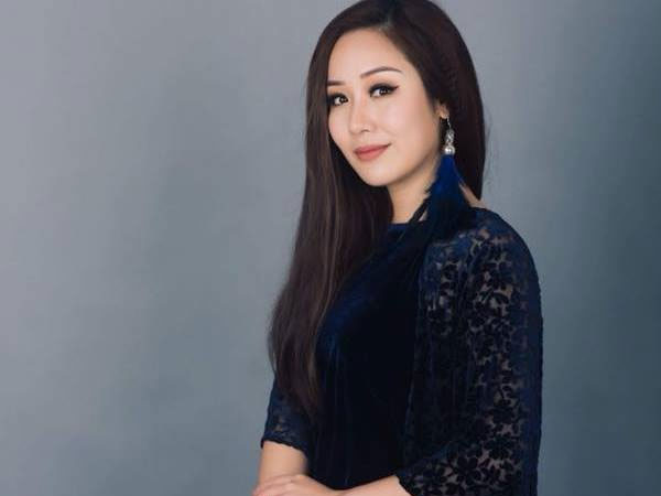 Hoa hậu Ngô Phương Lan sinh con đầu lòng
