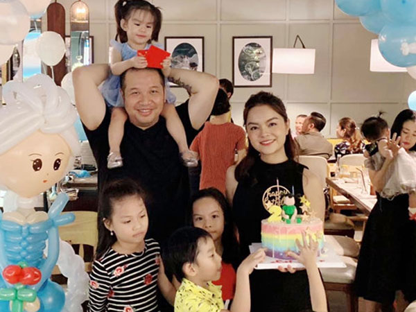 Phạm Quỳnh Anh và Quang Huy bên nhau mừng sinh nhật con sau ly hôn
