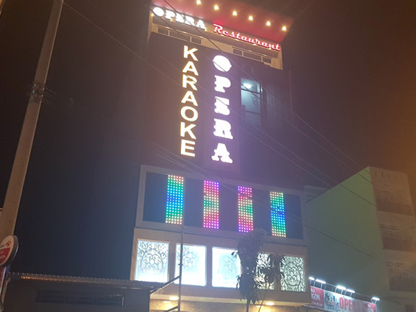 Tạm giữ nghi can vụ trung tá công an tử vong vì bị ngã ở quán karaoke