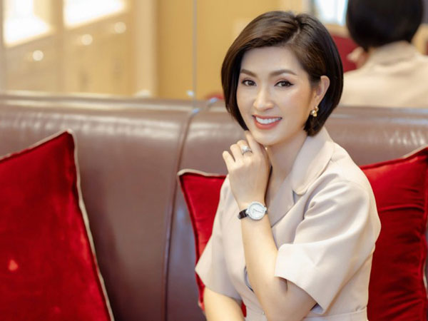 Trở về sau 15 năm lộ ảnh nóng chấn động, Hồng Nhung kể về sự tuyệt vọng, liều lĩnh trốn khỏi viện ở Mỹ