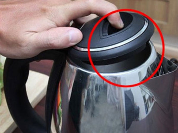 5 sai lầm tai hại CHẾT NGƯỜI khi dùng ấm siêu tốc vừa khiến tiền điện tăng vọt vừa nguy hiểm tính mạng