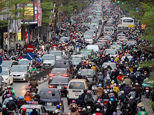 Hà Nội cấm xe máy: 200 triệu mua được ô tô, đường lại càng tắc