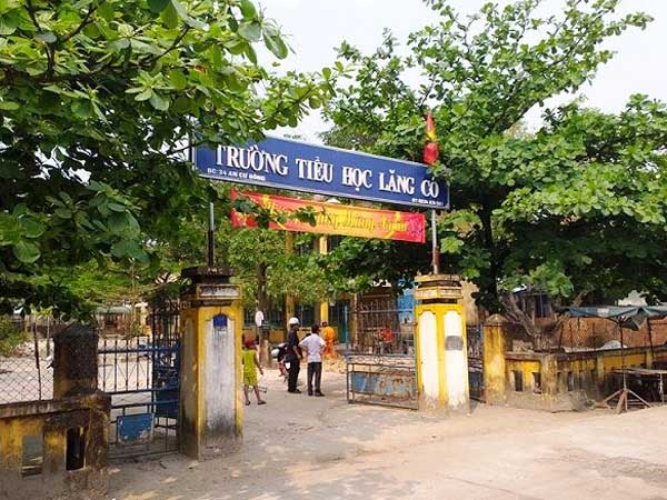 Phụ huynh 'dỏm' vào trường lừa cắt dây chuyền nhiều học sinh