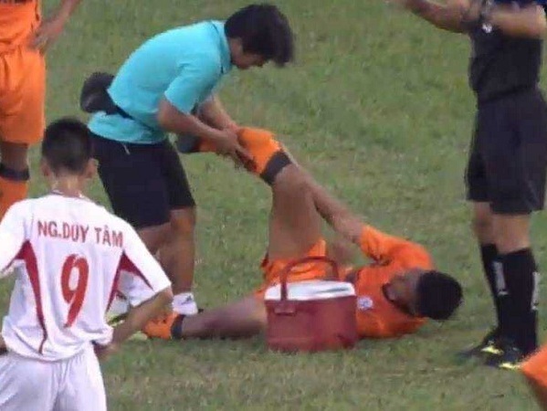 Sau vụ cầu thủ U19 Đà Nẵng gãy chân, VFF yêu cầu các CLB chấn chỉnh cầu thủ trẻ về thái độ thi đấu