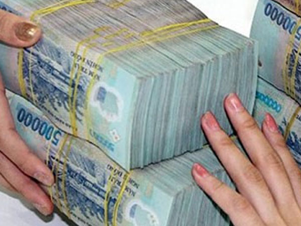 Trúng 1,5 tỷ vợ đòi ô tô, chồng tủi thân xe máy: Tiền để làm gì mà keo thế