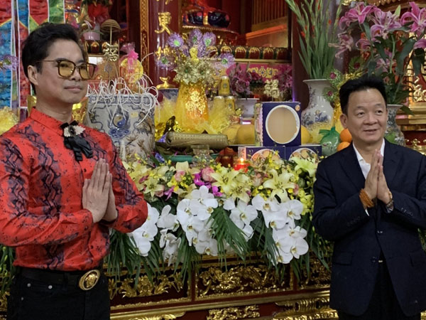 Bầu Hiển mời 'ông hoàng nhạc sến' Ngọc Sơn đến hát tặng mẹ