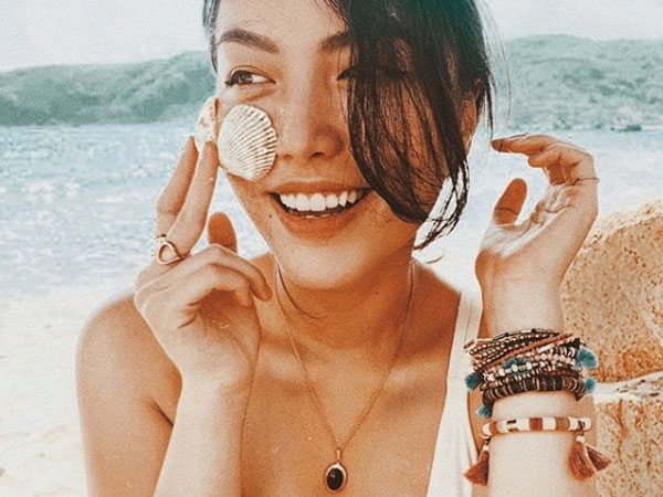 Rãnh bụng số 11 hiếm có, sexy mê hồn của 'em sinh đôi Hà Tăng'