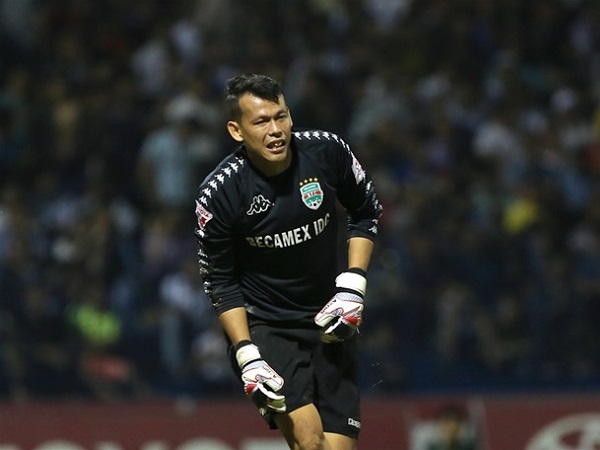 Tấn Trường mắc sai lầm khó hiểu, Becamex Bình Dương thảm bại tại AFC Cup