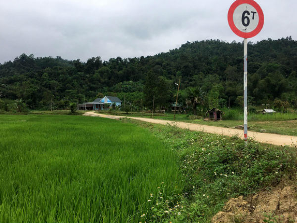 Chủ tịch xã lấy tiền nhà nước làm đường bêtông dẫn thẳng về nhà mình
