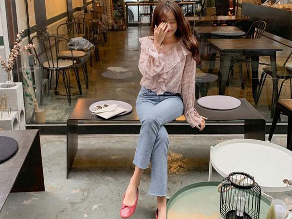 Không hề diêm dúa, đây là chiếc áo chị em bánh bèo nhất định mỗi người phải sắm một "em"