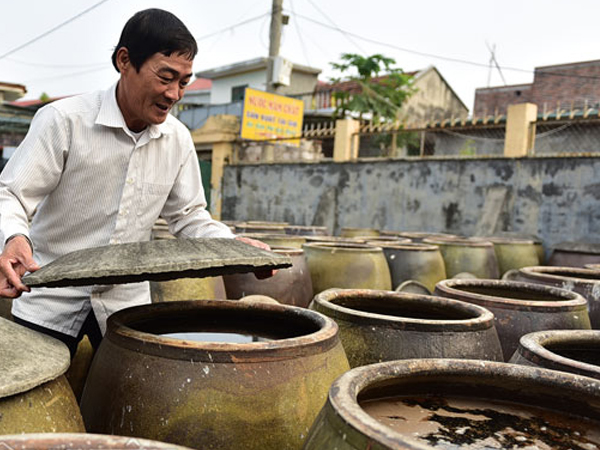 Cận cảnh quy trình sản xuất nước mắm truyền thống Cát Hải: 2 năm mới cho ra 1 mẻ