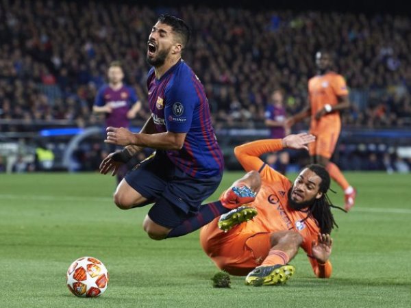 Chuyên gia trọng tài: 'Barca không xứng được hưởng penalty'